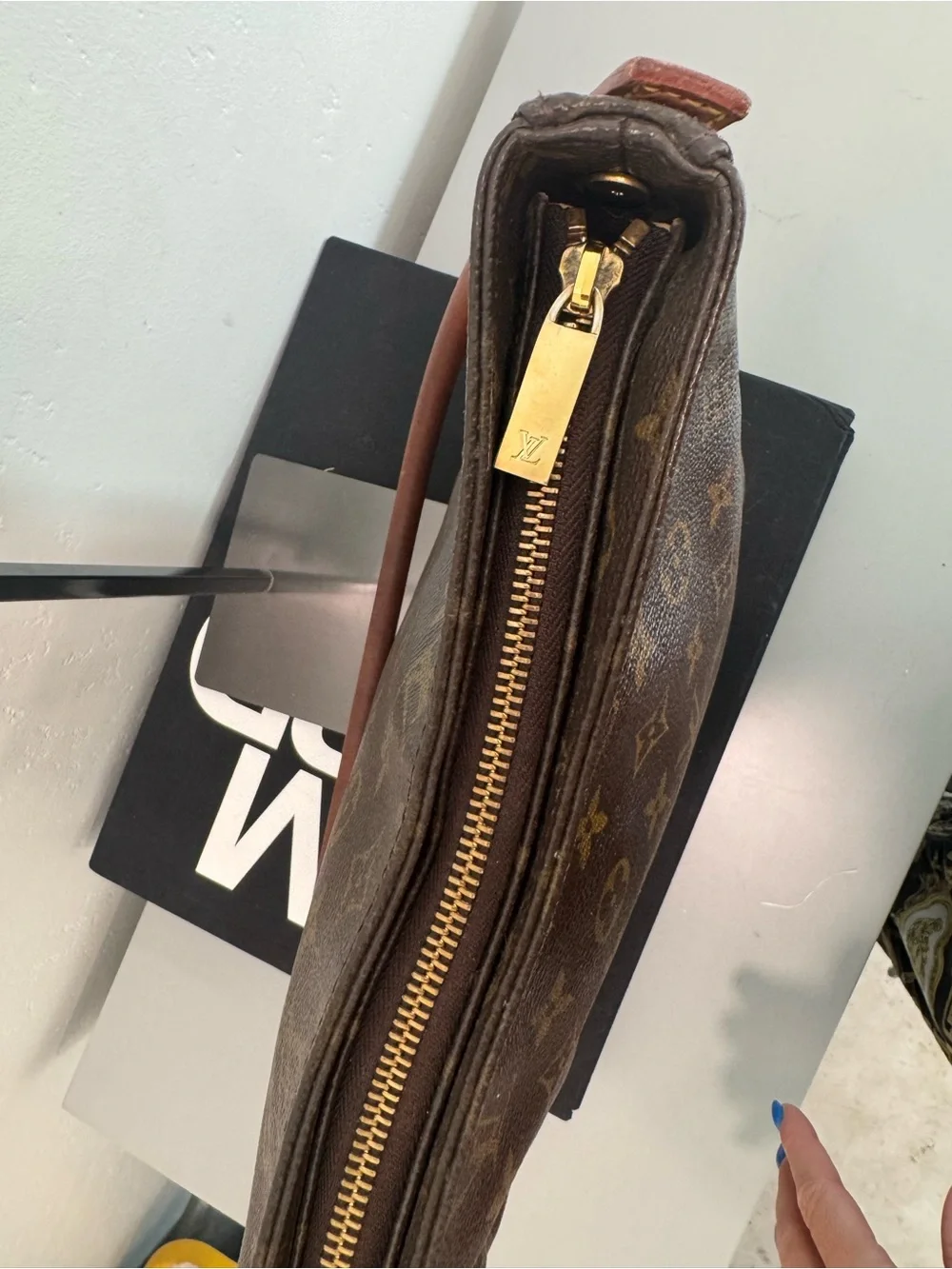Louis Vuitton Monogram looping Shoulder Bag